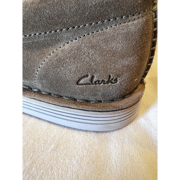 Men's Clark's Suede Slip On Shoes New Without Box Never Worn‎ Beige Color - Picture 6 of 8